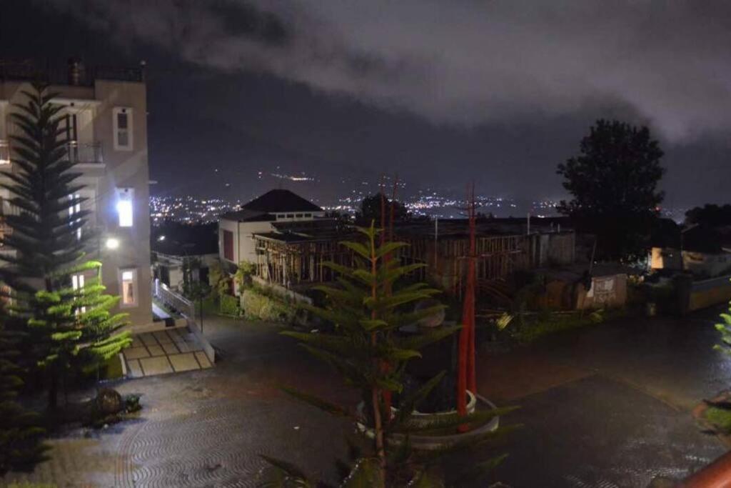 Villa Agro Kusuma Pinus R7 Batu  Esterno foto